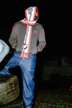 MONEY FAN SCARF BLACK -Ralph Lauren Clothing Store 0001 MMML COUP FINAL LORES 5140