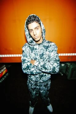 DIGITAL LOVE ZIP GREY -Ralph Lauren Clothing Store 0001 MMML COUP FINAL LORES 5844